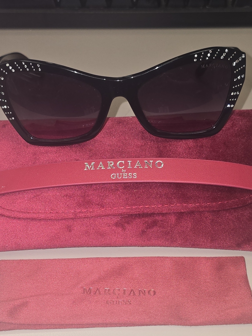 NWT Guess by Marciano Rhinestone Black Cat-Eye Sunglasses New With Case & Cloth